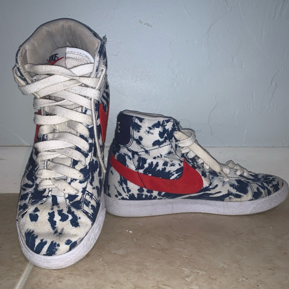 Nike Blazer Mid SE GS Kids Size 6Y, 7.5W Tie-Dye Red White Blue